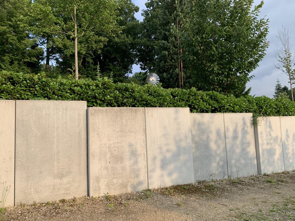 Mauer aus Winkelelementen